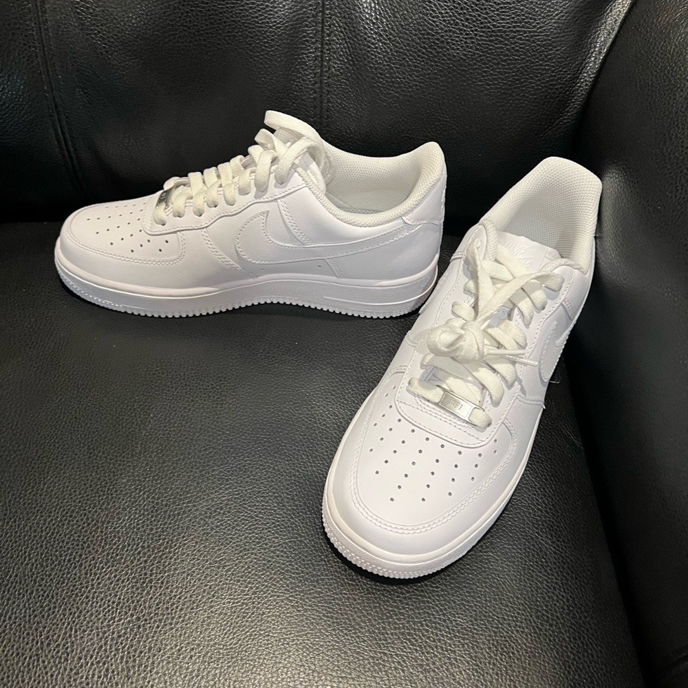 Airforce1’s    AF-1PLT .AF.ORM 👟Triple White. BRAND NEW👟 w’o box make a offer